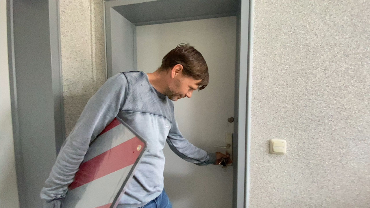 Wir schlie&szlig;en zum letzten Mal unsere Wohnung ab