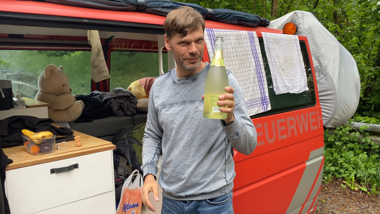 Wir sto&szlig;en auf unsere Reise an