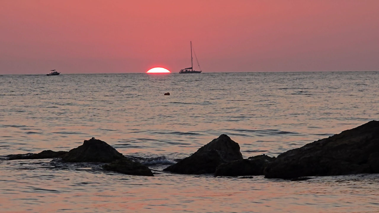 Sonnenuntergang am Strand von Passo Marinaro
